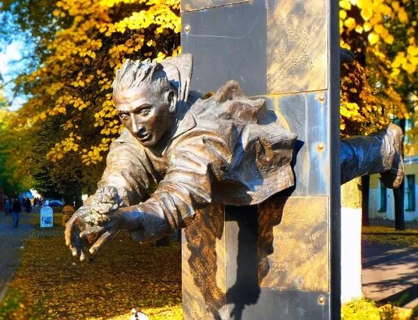 памятник сха курск. памятник свидание в курске. памятник влюблённым курск. скульпторы курска. памятник памятник клыкова курск курск.