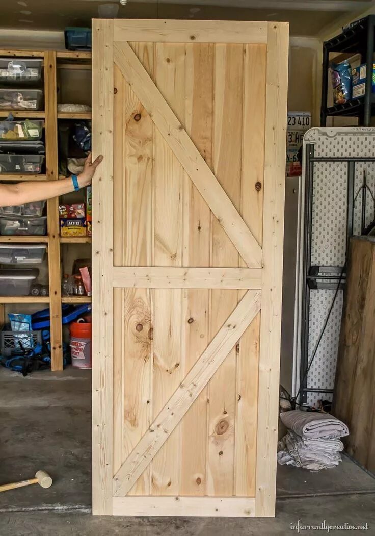 Dør til skur - Lav og monter din egen dør til skur Barn door handles, Barn style