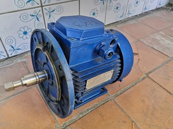 Электродвигатель аир71в2 im2081. 12квт 1500об/мин. Аир71в2. Аир71в2у2 характеристики. Электродвигатель аир 71 а4.