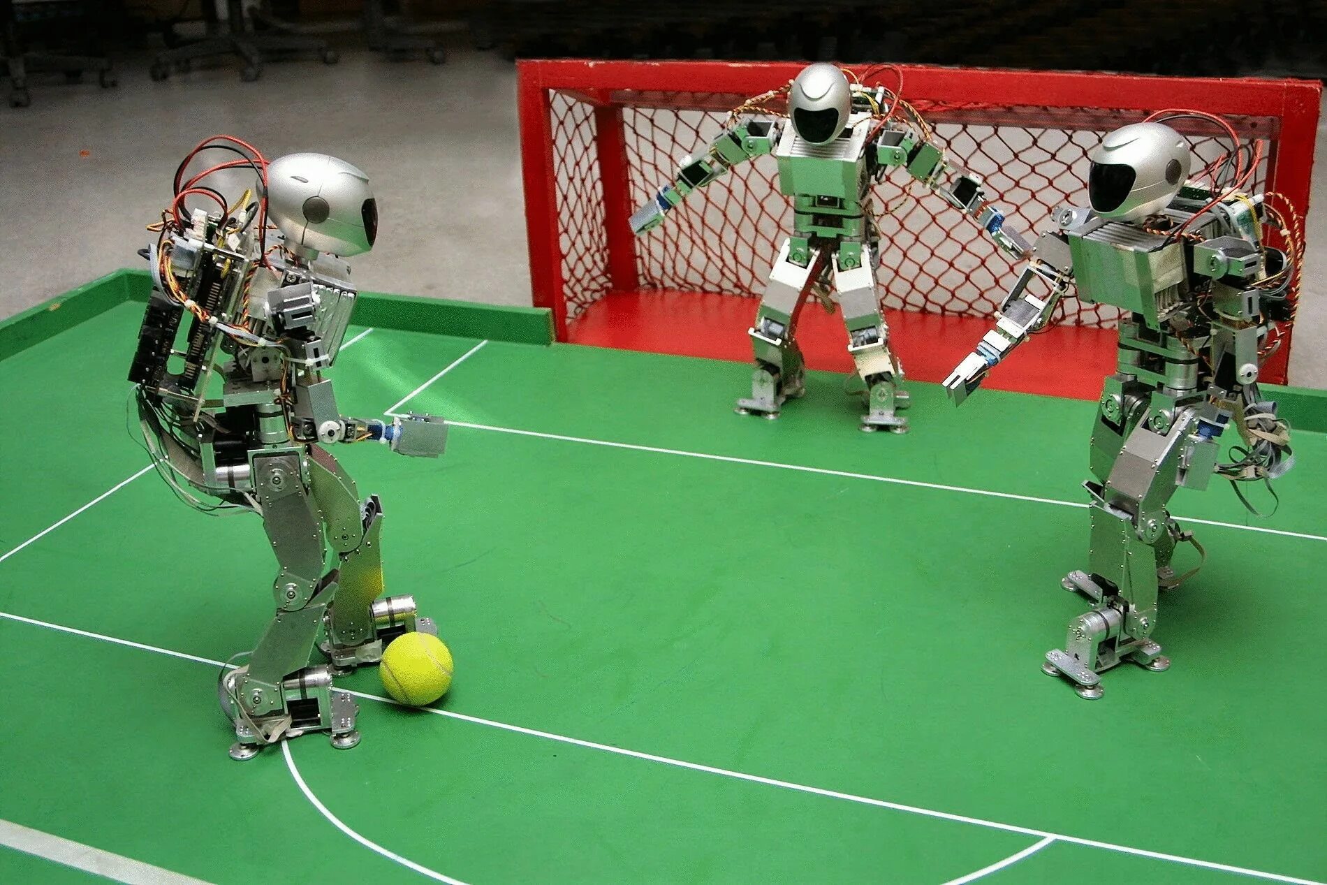 Соревнования роботов. Спортивный робот. Роботы для развлечения. Робот спортсмен.
