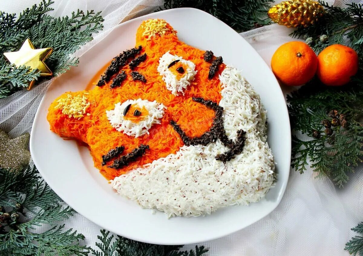 новогодние слоеные салаты. новогодний салат высоцкая. салаты на новый год. салат елка на новый год. рецепты салатов новый год 2022.