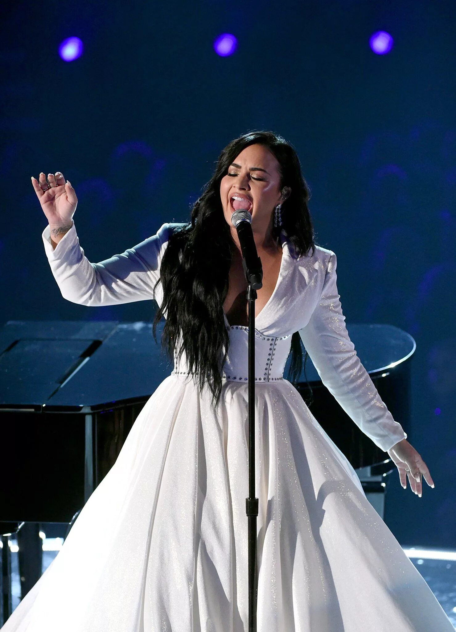 Живой звук поет. Demi Lovato. Деми Ловато 2022. Деми Ловато Грэмми. Деми Ловато Грэмми 2020.