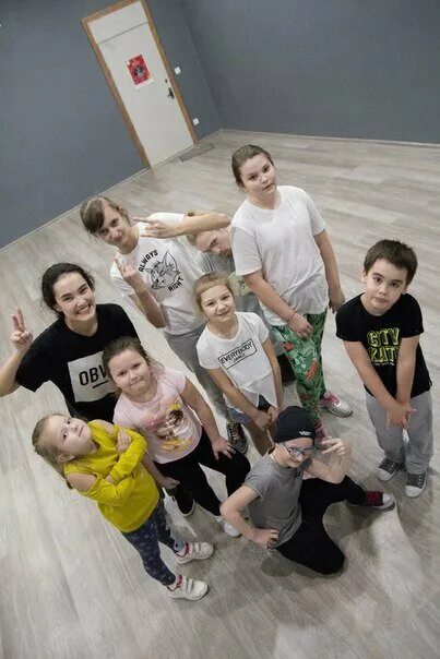 Школа танцев кострома. Ченцовский центр помощи детям видео 2018. Студия личность кострома. Люди в школе. Школа танцев кострома.