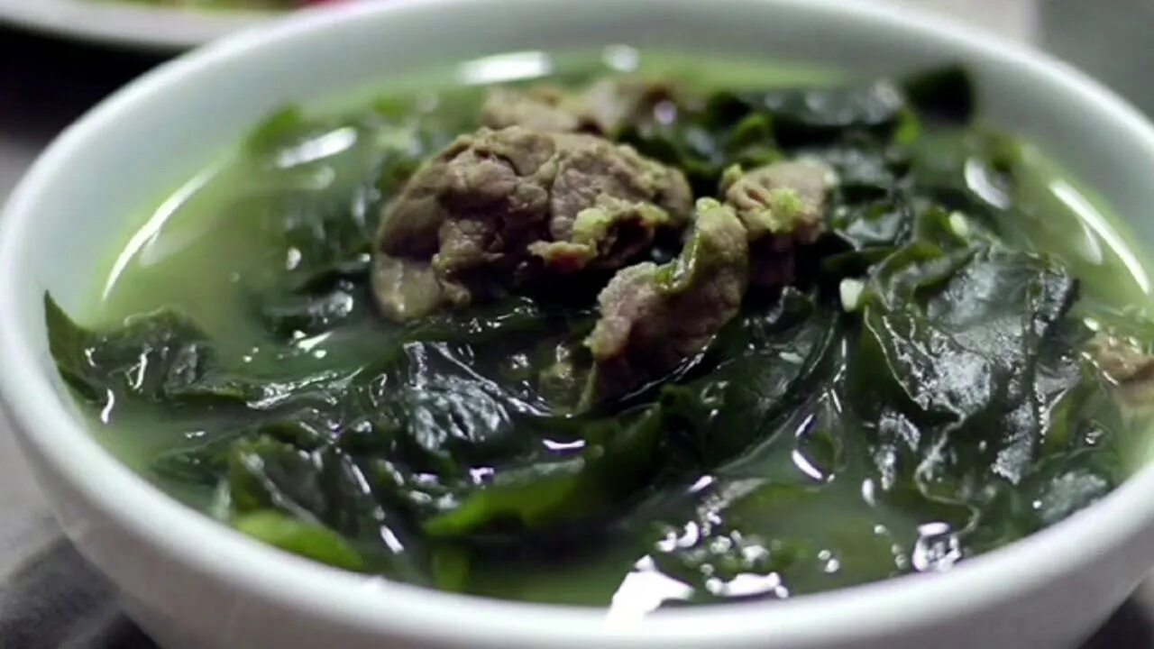 Korean seaweed soup. Морской корейский суп. Миек кук суп. Миёккук (суп из морской капусты). Миек кук.