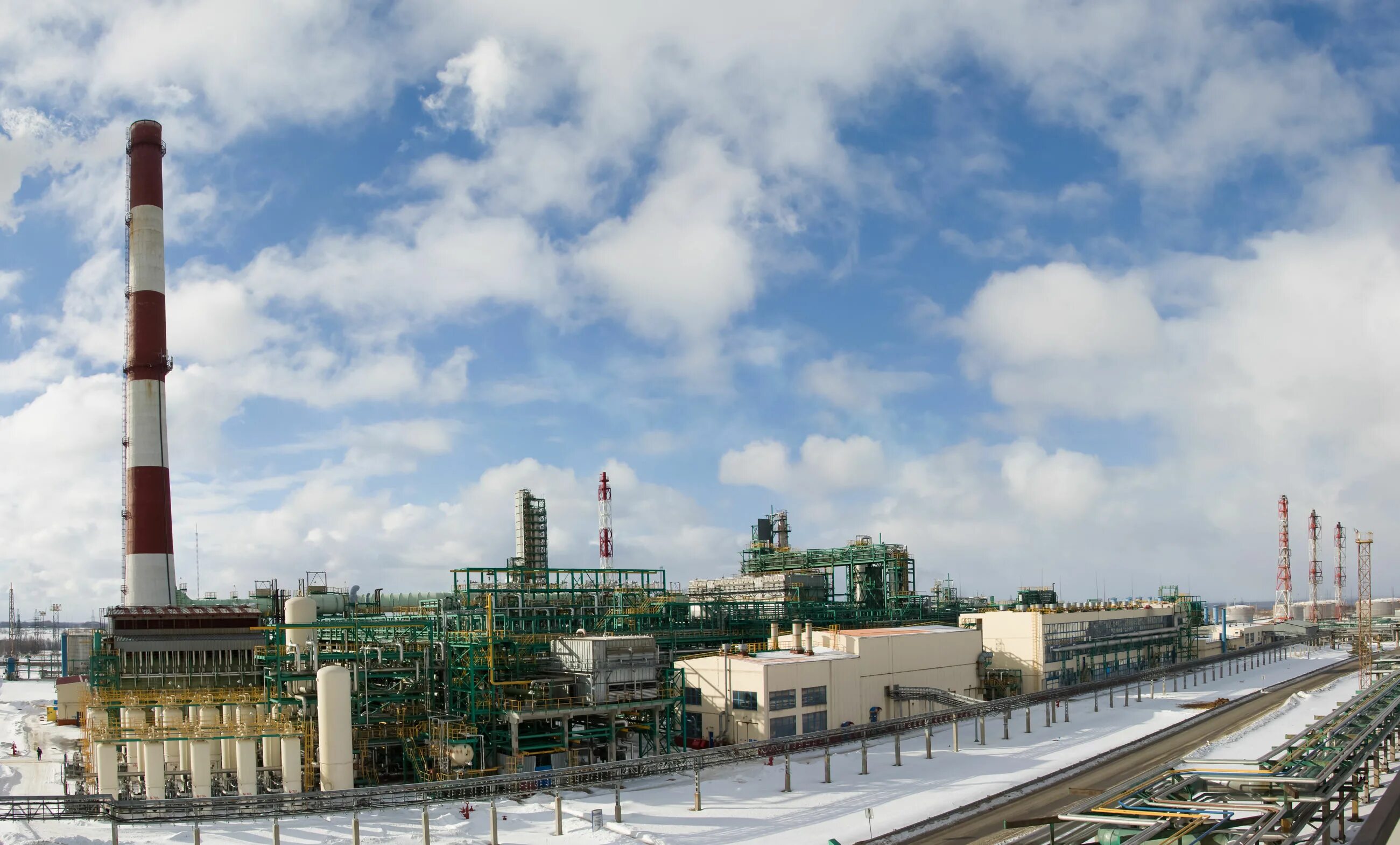 Завод янос. Ново-ярославский нефтеперерабатывающий завод (славнефть-янос). янос завод ярославль. нефтеперегонный завод ярославль. завод нпз ярославль.