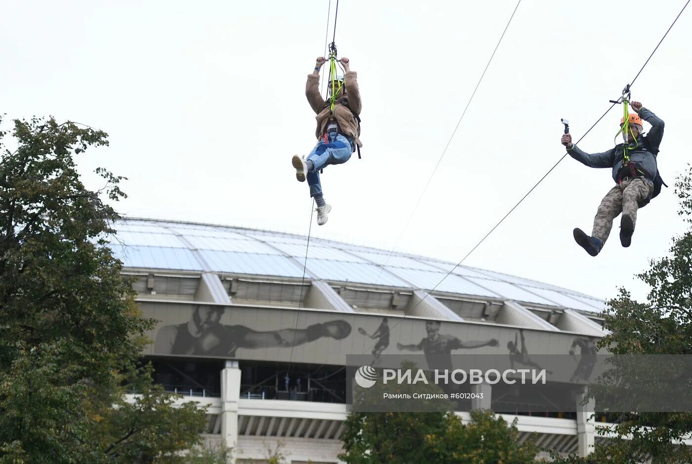 Скайпарк зиплайн. Зиплайн москва лужники фото. Zipline воробьевы горы. Zipline москва воробьевы горы. Воробьёвы горы москва канатная дорога.