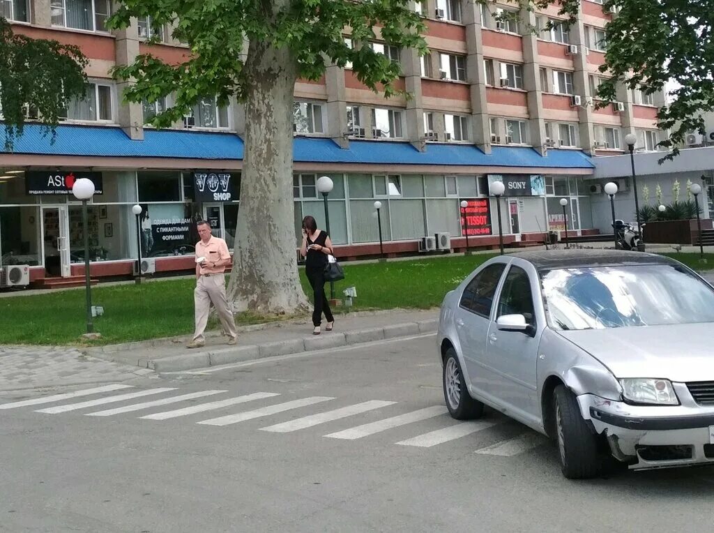 Работа парковщика в краснодаре. Паркоматы краснодар. Платные парковки краснодар. В новороссийске на жд вокзале паркоматы. Работа парковщика в краснодаре.