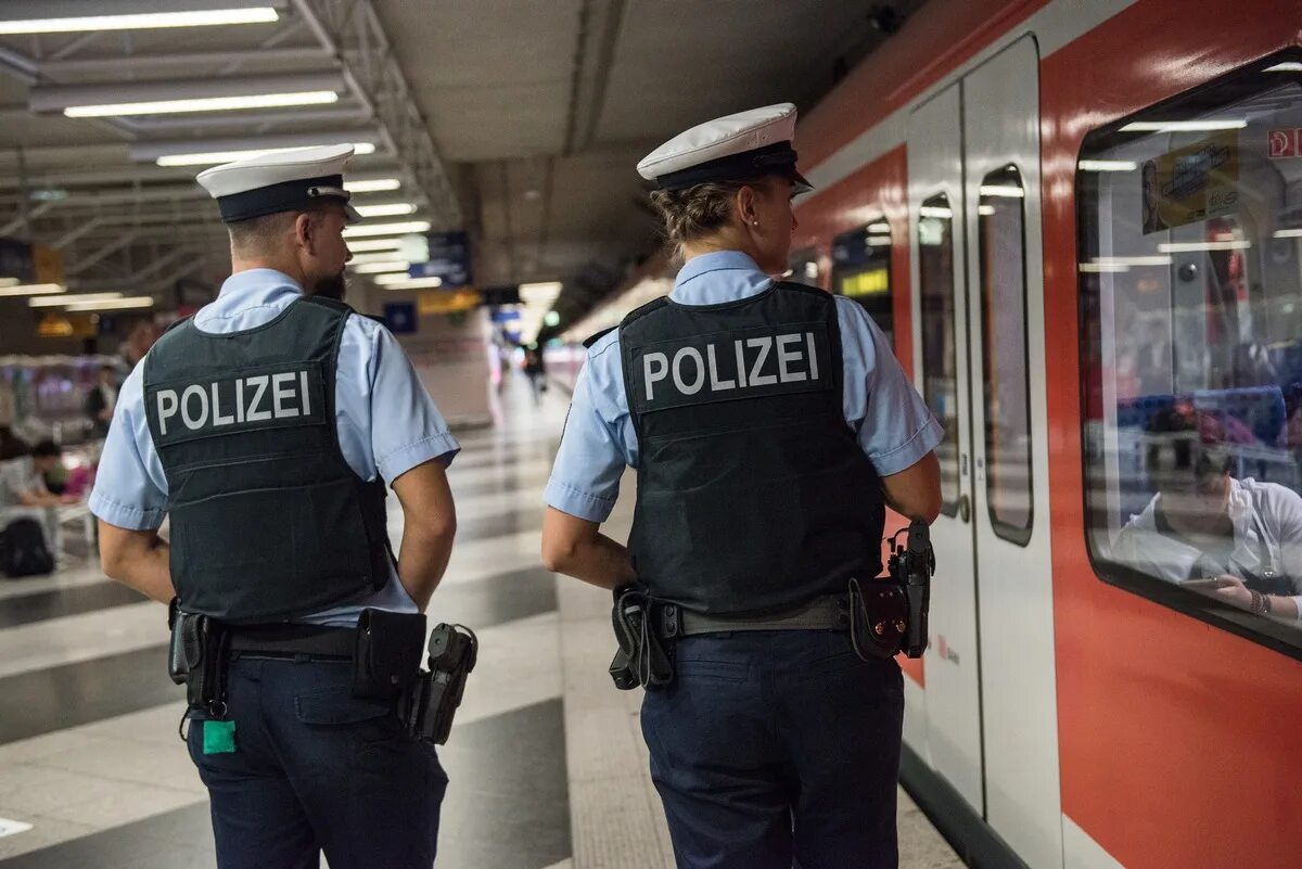 The police have arrived. Форма Bundespolizei. Bundespolizei 1951. Bundespolizei 1970. Bundespolizei 1980.