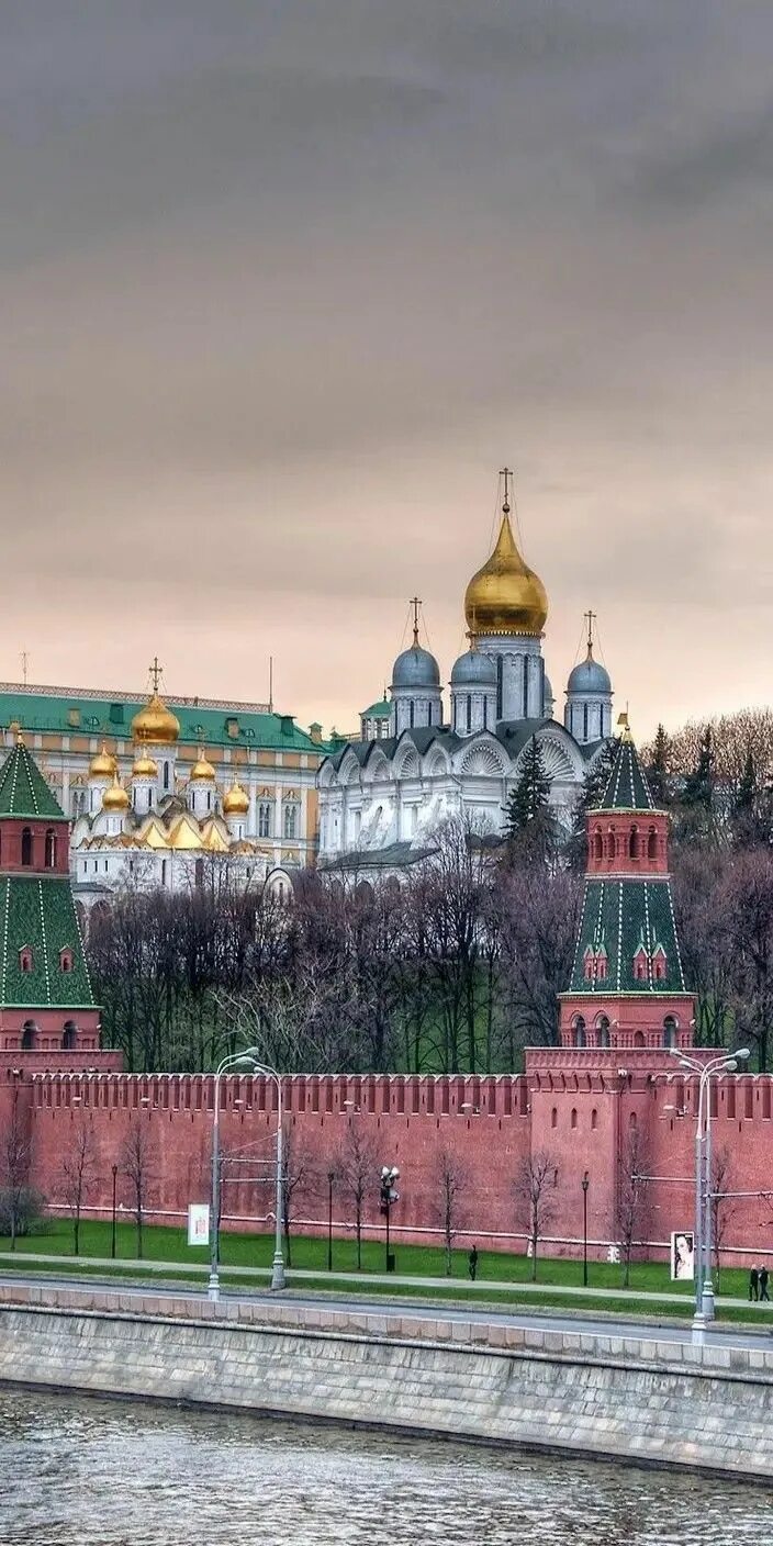 Кремль москва. Территория кремля экскурсия. Ансамбль московского кремля. Боровицкая башня московского кремля. Ансамбль московского кремля.