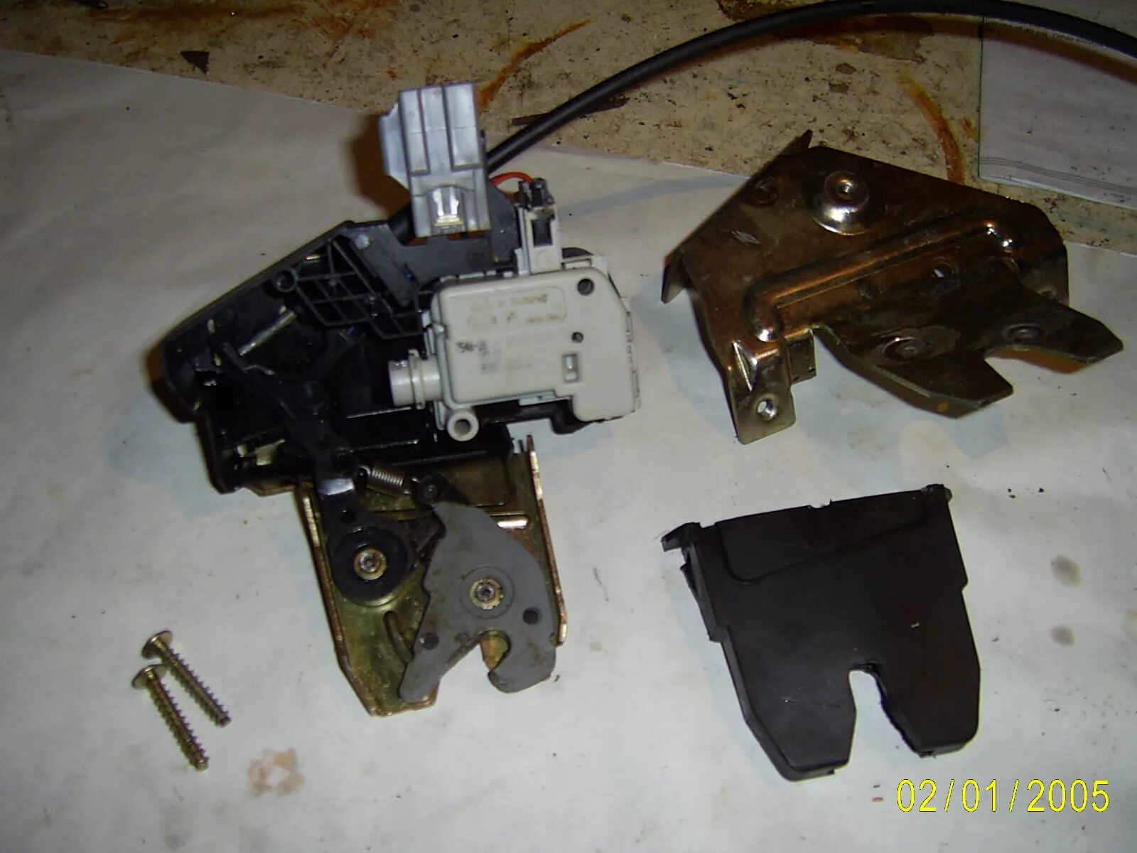 замок багажника xc60 с электроприводом. дискавери 4 замок багажника с доводчиком. замок багажника киа 812304x210. замок багажника hyundai акцент. замок багажника рено колеос.