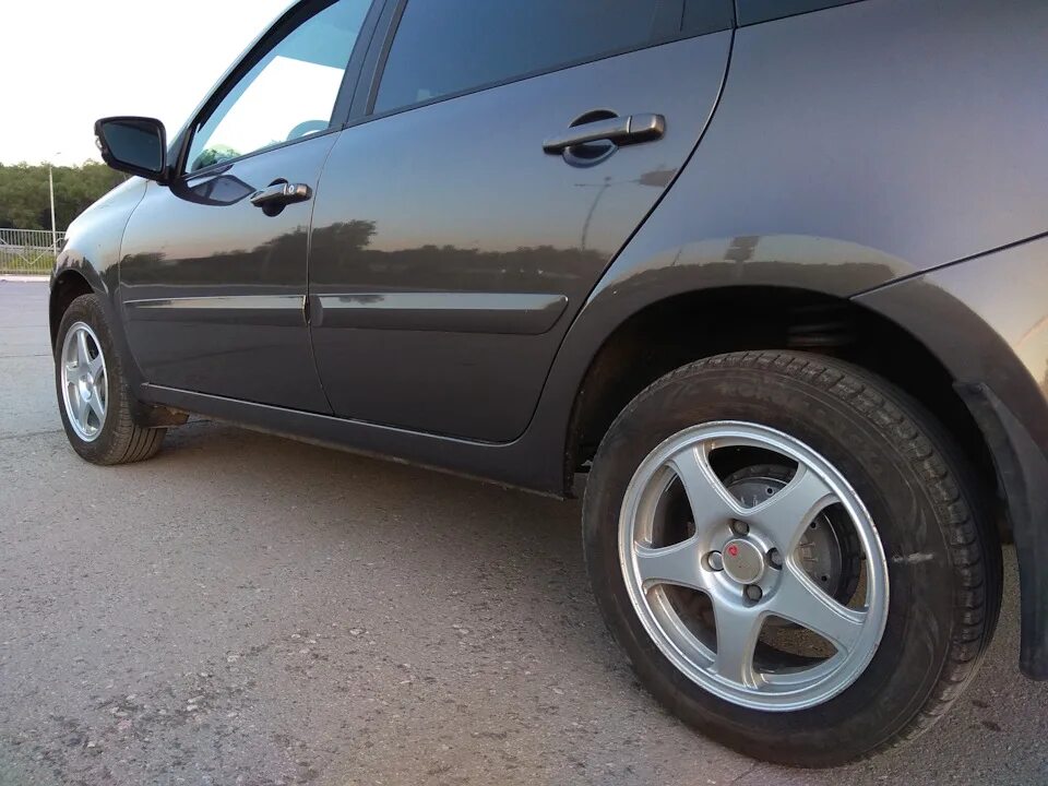 Всмпо паллада r15 на гранте фл. Slik l171. Слик р16 l 206. Кованые диски на гранту. Диски slik 1830.