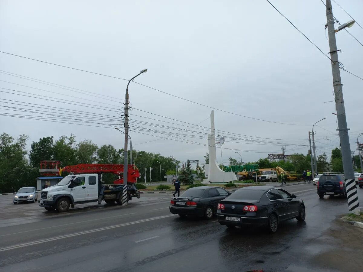 Саратов пробки на мосту. Пробка на мосту стрелке Саратов. Дорожный коллапс Иркутск. Саратов Энгельс проспект Энгельса 205.