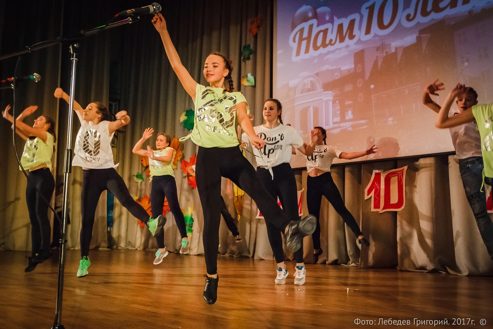 Школа 135 снежинск официальный. Школа 135 снежинск. Снежинск школы тимура ясинского. Архитектура школы 135 снежинск. Многоквартирные дома в снежинске.