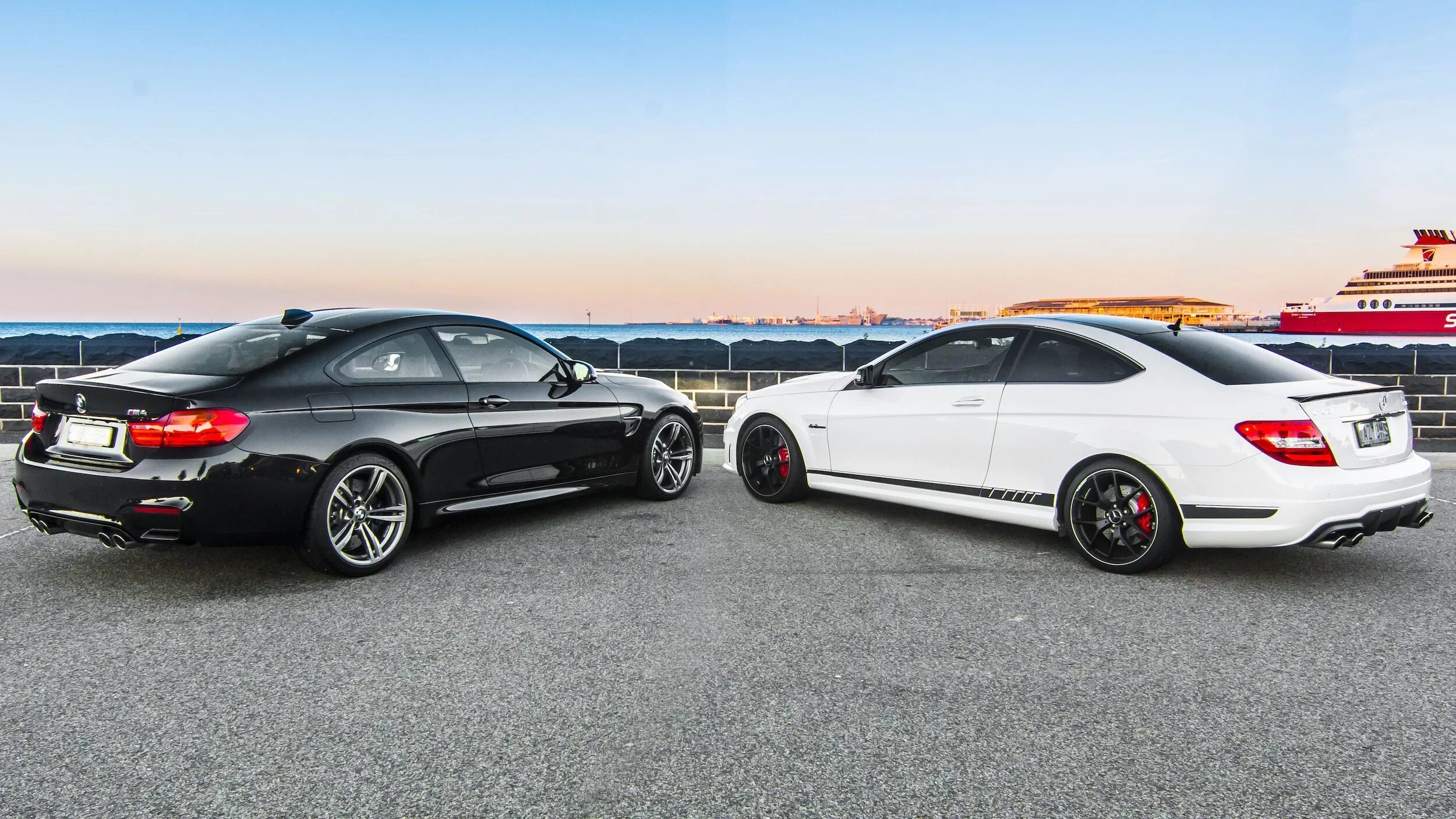 Бмв амг. Bmw e63 amg. Бмв м5 ф90 амг. Мерседес амг м4. Bmw m5 f90 vs mercedes e63 amg s.