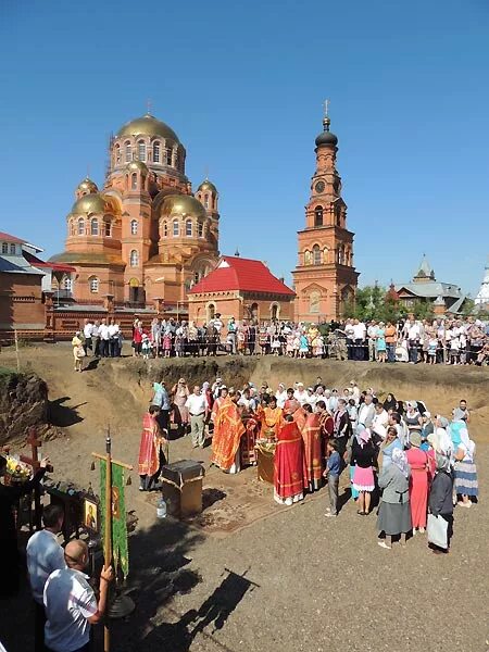 Саракташ Свято-Троицкая обитель. Свято-Троицкая обитель милосердия п.Саракташ. Саракташ храм св Троицы. Церковь в Саракташе Оренбургской области. Погода в саракташе на 3