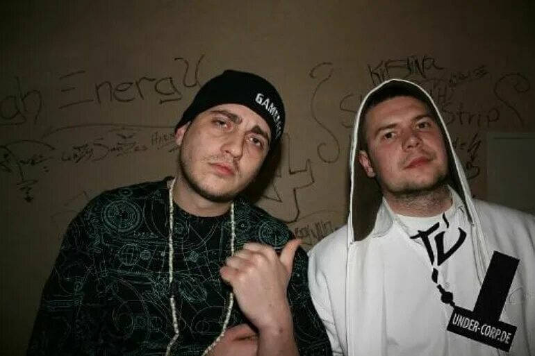 Артем франк рэпер. 1 kla$ твою мать. Артём франк 1 класс. Первый класс группа рэп. 1 klas артем.