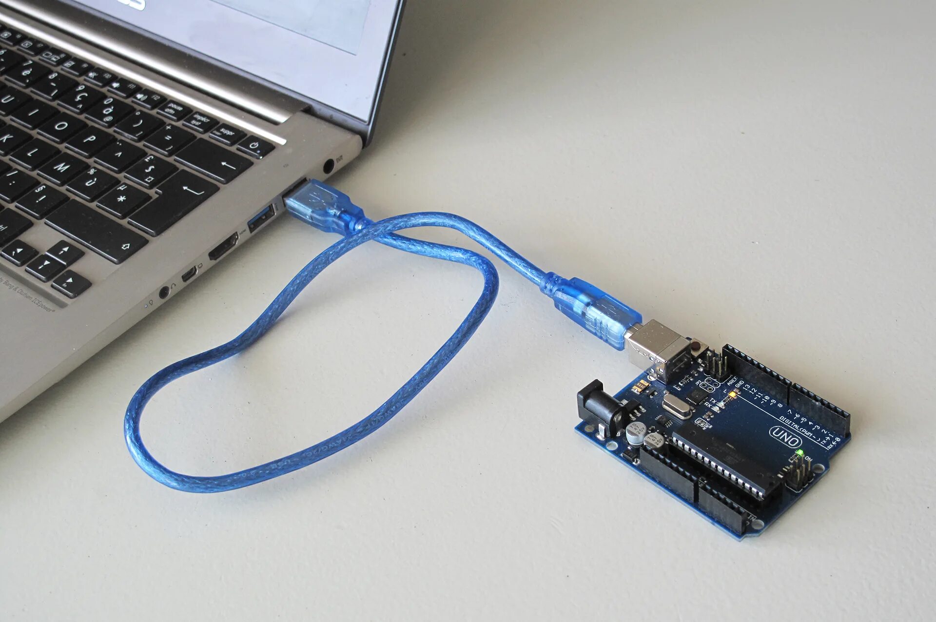 Arduino connect. Кабель для ардуино уно. USB кабель Arduino uno. Ардуино провод USB. USB порт для ардуино.