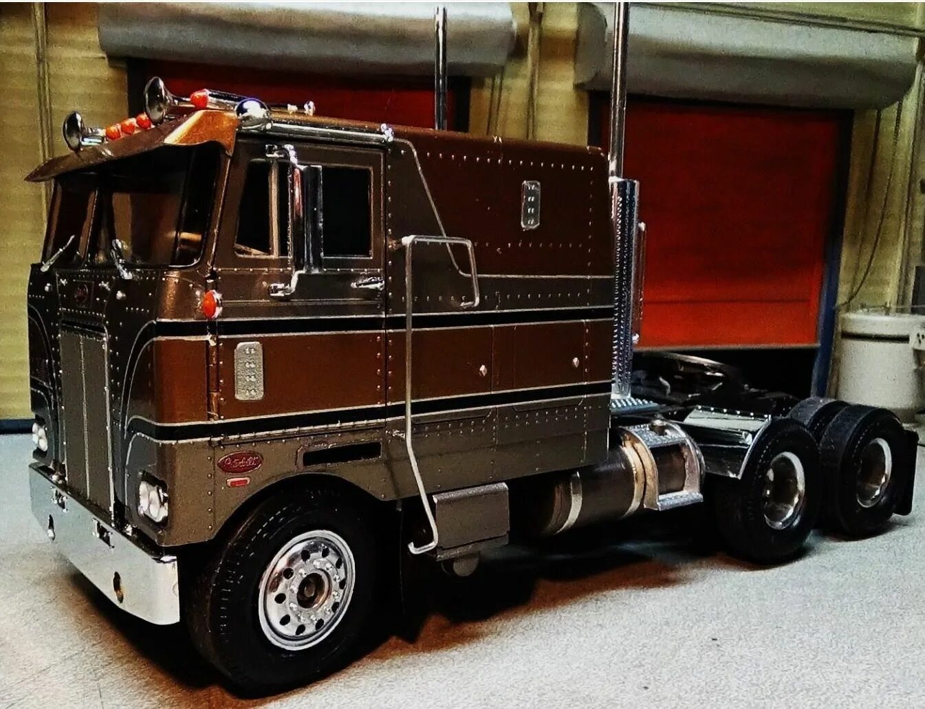 Модели больших машин. Модель грузовика Петербилт. Peterbilt 352. Peterbilt 352 модель. Peterbilt model 37 198p.