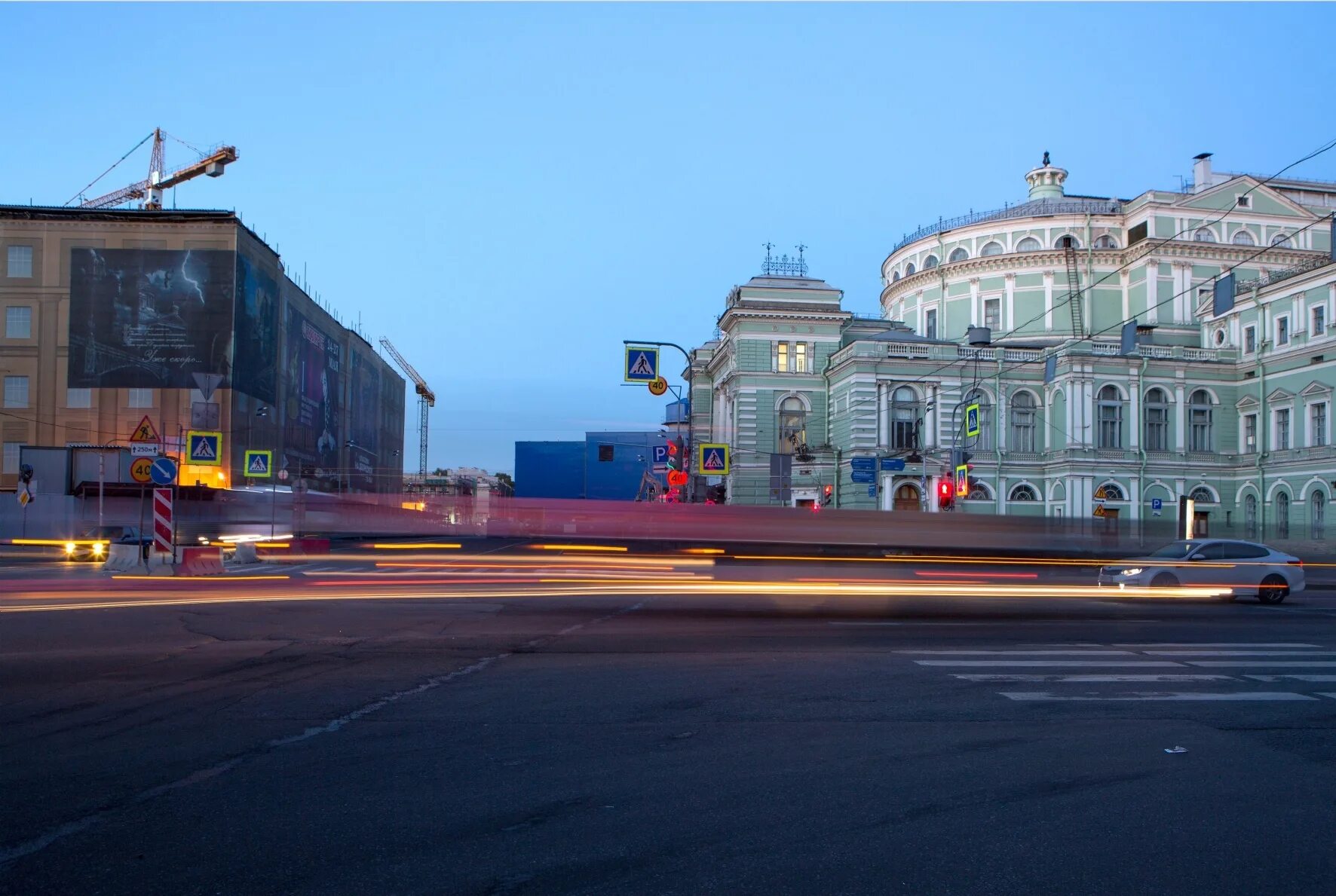 Мариинский театр здание. Метро Театральная Санкт-Петербург. Мариинский театр вид сверху. Мариинка летом.