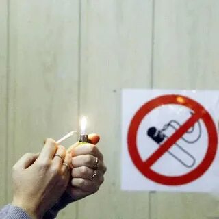 Курят в коммуналке