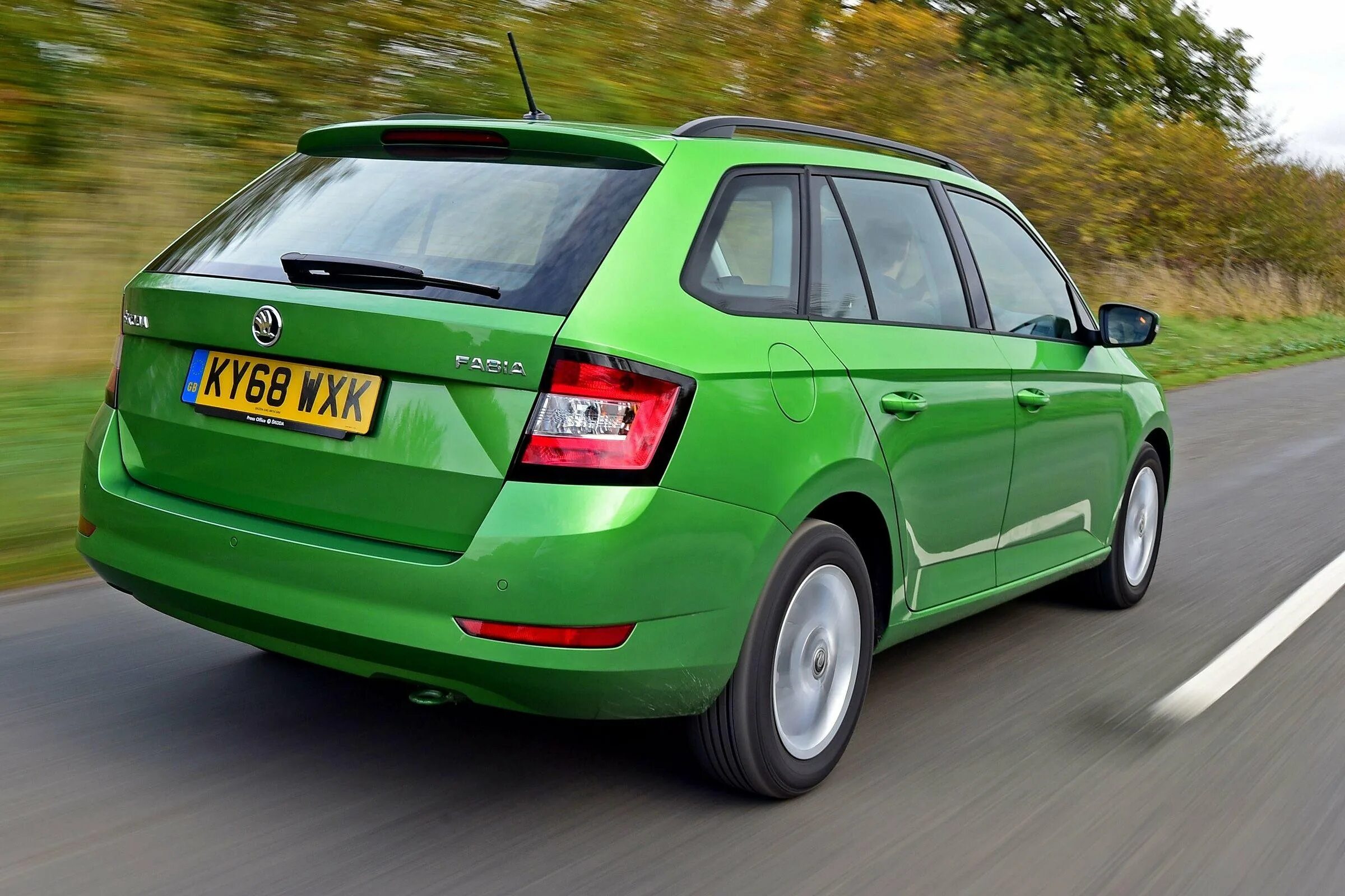 Skoda Fabia 2020 универсал. Шкода Фабия хэтчбек 2020. Skoda Fabia 2018. Шкода Фабия Эстейт. Fabia хэтчбек