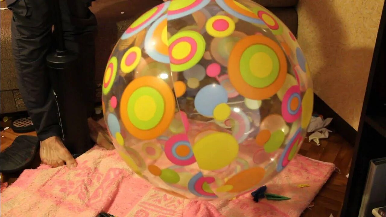 Beach ball book. Beachball - beachball 1997s. Woman on beachball. Воздушные шары на пляже. Beach ball popping.