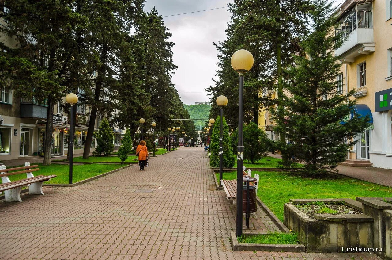 Центр туапсе улица. Туапсе центральная улица. туапсе главная площадь. туапсе главная улица. туапсе улочки.