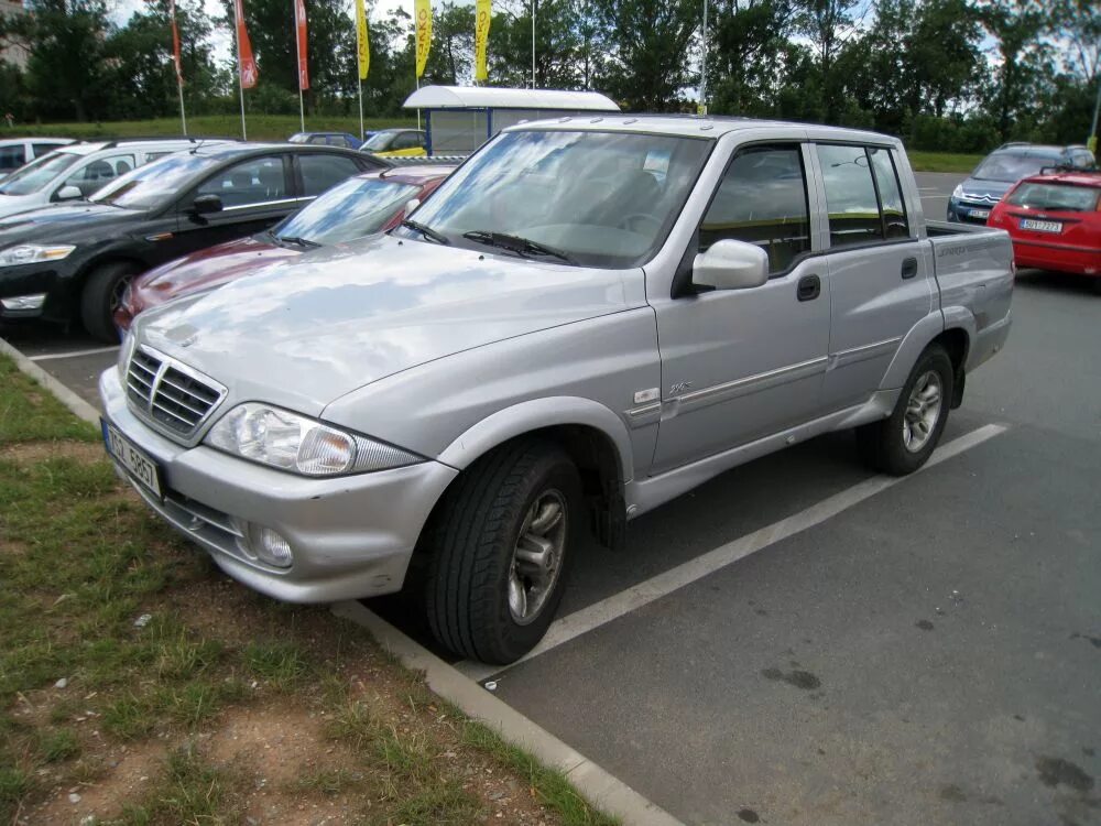 Ssangyong musso sport. Санг енг Муссо пикап. SSANGYONG Musso Sports-2002. SSANGYONG Musso серебро 2004. SSANGYONG Musso Sports.
