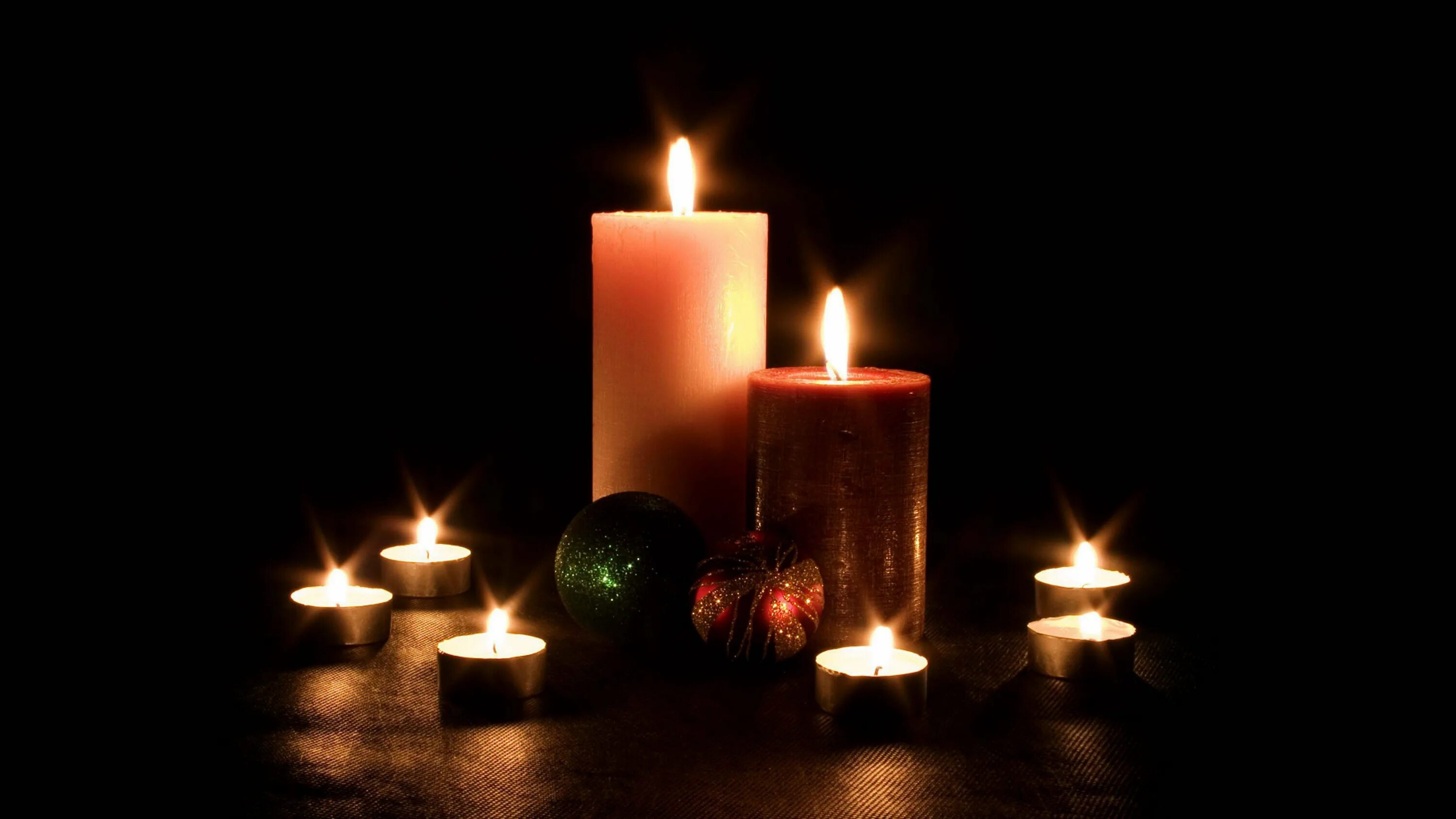 свеча горела. свечка скорбим. предметы обихода для детей. красивые горящие свечи. свечки со словами.