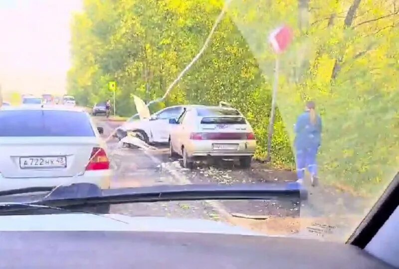 лежит на обочине тела песня