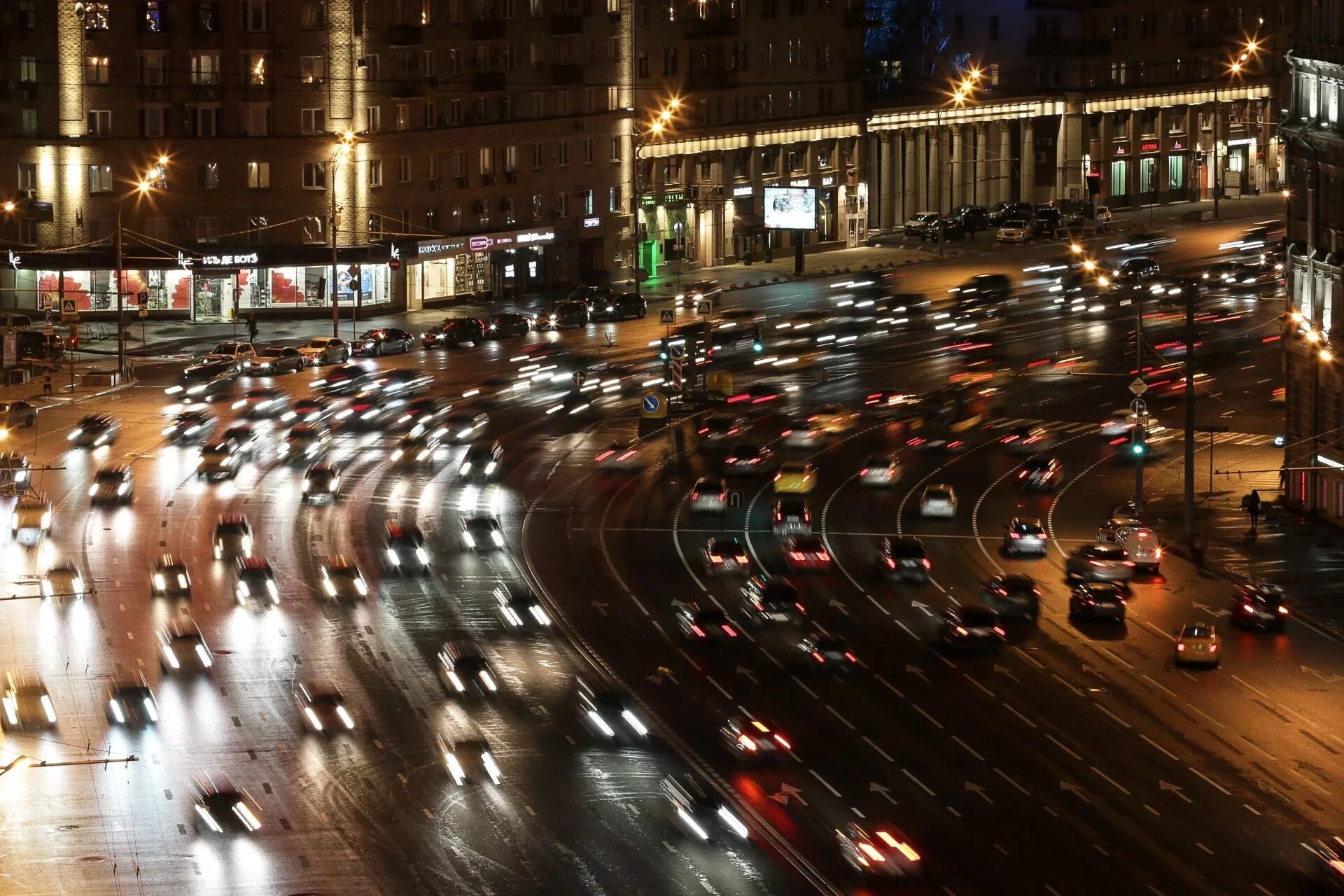 Час пик на дорогах. Пробки в Москве час пик. Пробки в Москве. Час пик в городе.