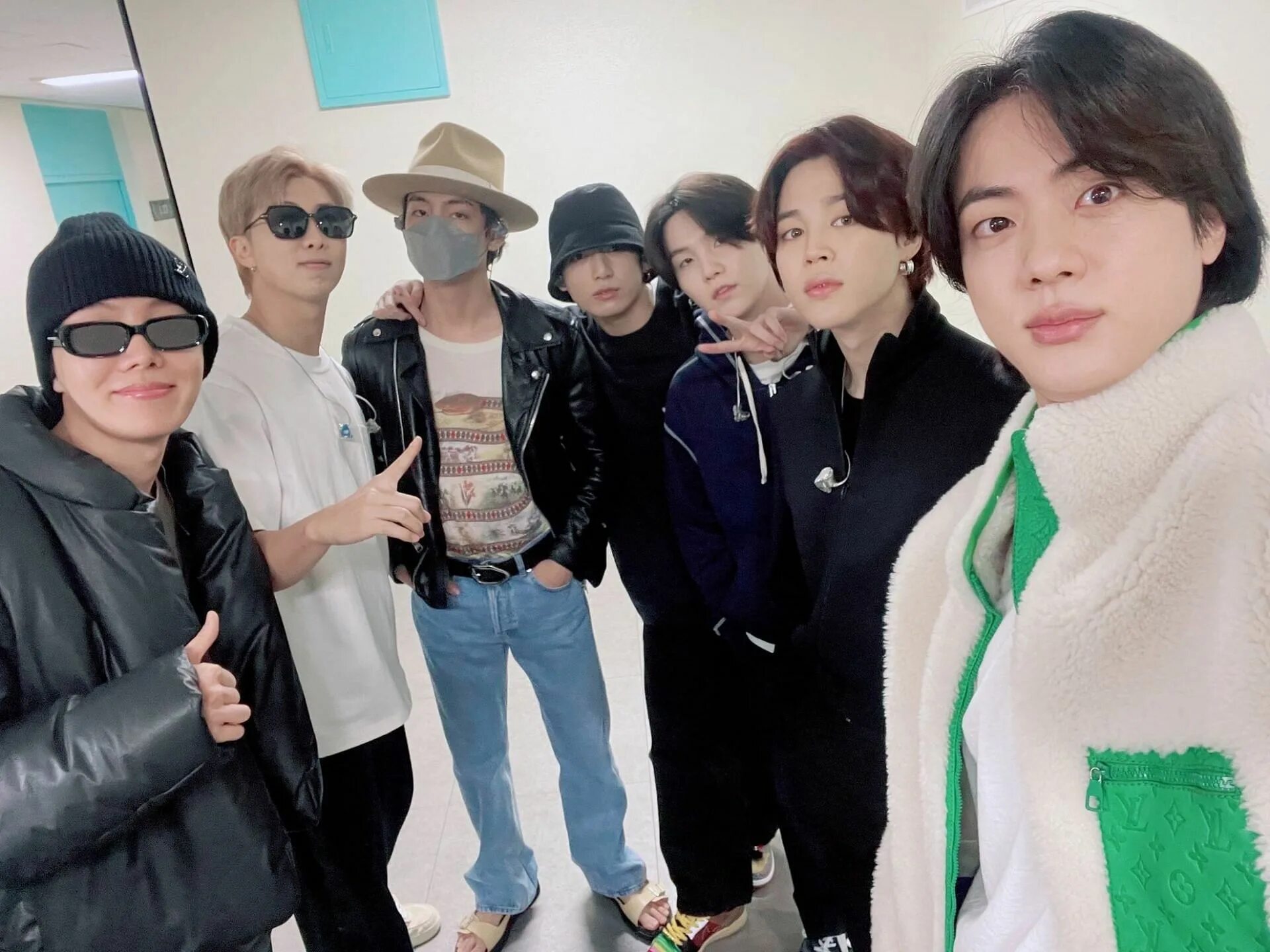 Bts festa 2022. Бтс камбэк 2022. Группа бтс 2022. Bts 2022. Bts динамит фотосессия.