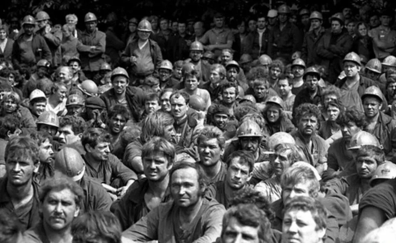 Шахтерские забастовки 1989 кузбасс. Забастовка шахтеров кузбасса в 1989 году. Забастовка 1989. Забастовка шахтеров в междуреченске 1989. Забастовки шахтёров ссср в 1989 году.