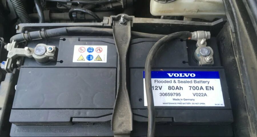 Battery 2.0. Volvo s40 АКБ. Volvo s40 2.4 аккумулятор. Volvo s80 4.4 2008 аккумулятор. АКБ Volvo s40 2008.