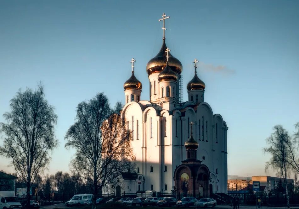 Церковь сыктывкар. Свято-стефановский кафедральный собор в сыктывкаре. храм в сыктывкаре свято стефановский собор. собор стефана пермского в сыктывкаре. стефановский собор сыктывкар изнутри.