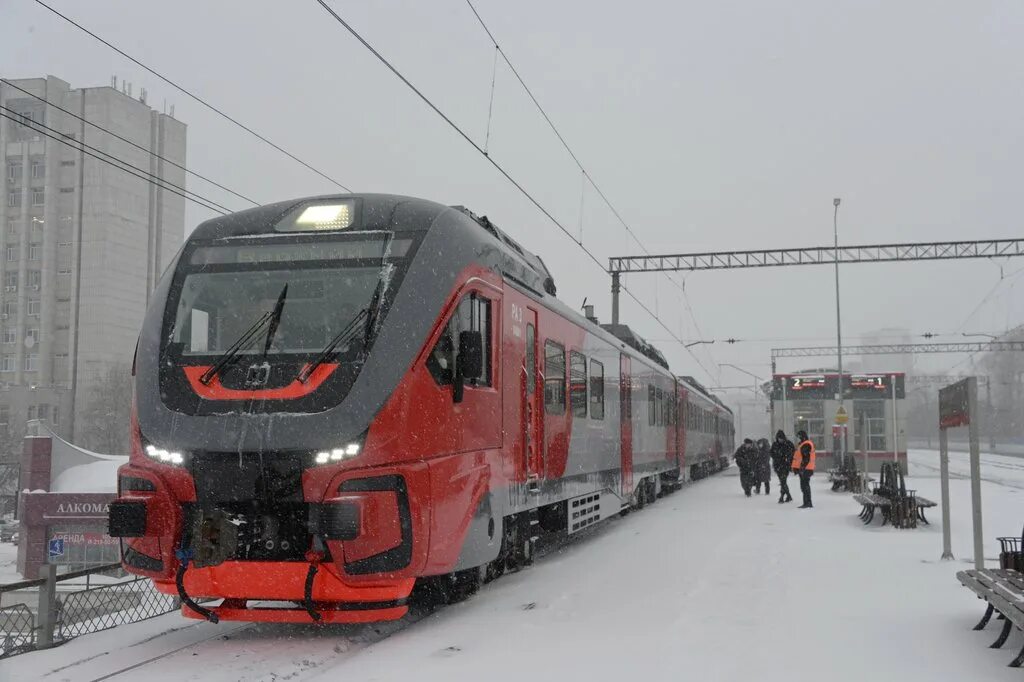 Орлан Челябинск Екатеринбург. Электричка Екатеринбург. Поезд Орлан Челябинск Екатеринбург. Новый российские пригородные вагоны.