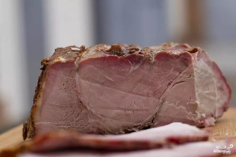 Копченая свинина рецепт. Копченое мясо. Мясо горячего копчения. Копченая говядина. Коптильни окорока свиные.