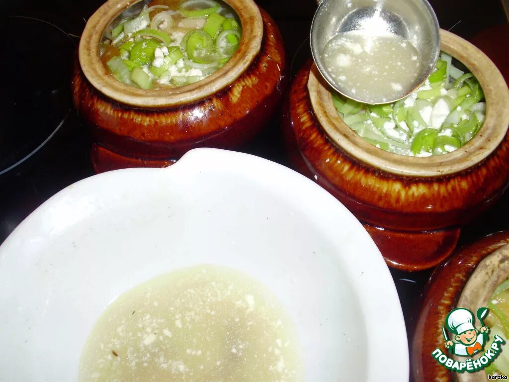 Жаркое варадо де франчо. Мясо в горшочках. Соус в горшочках в духовке рецепты. Горшочки с стручковой фасолью. Блюда в глиняном горшке.