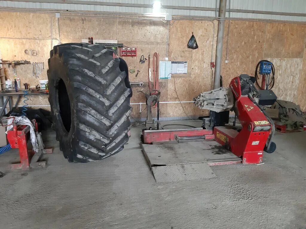 шиномонтаж в тамани. шиномонтаж тамань. грузовой и легковой шиномонтаж. шиномонтаж 24ч волжский. вулканизация шины боковой порез.