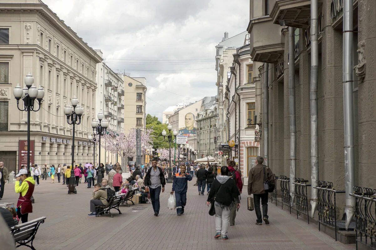 Арбатский район. Арбат Москва. Улица Арбат в Москве. Старый Арбат Москва 2023. Арбат пешеходная улица.