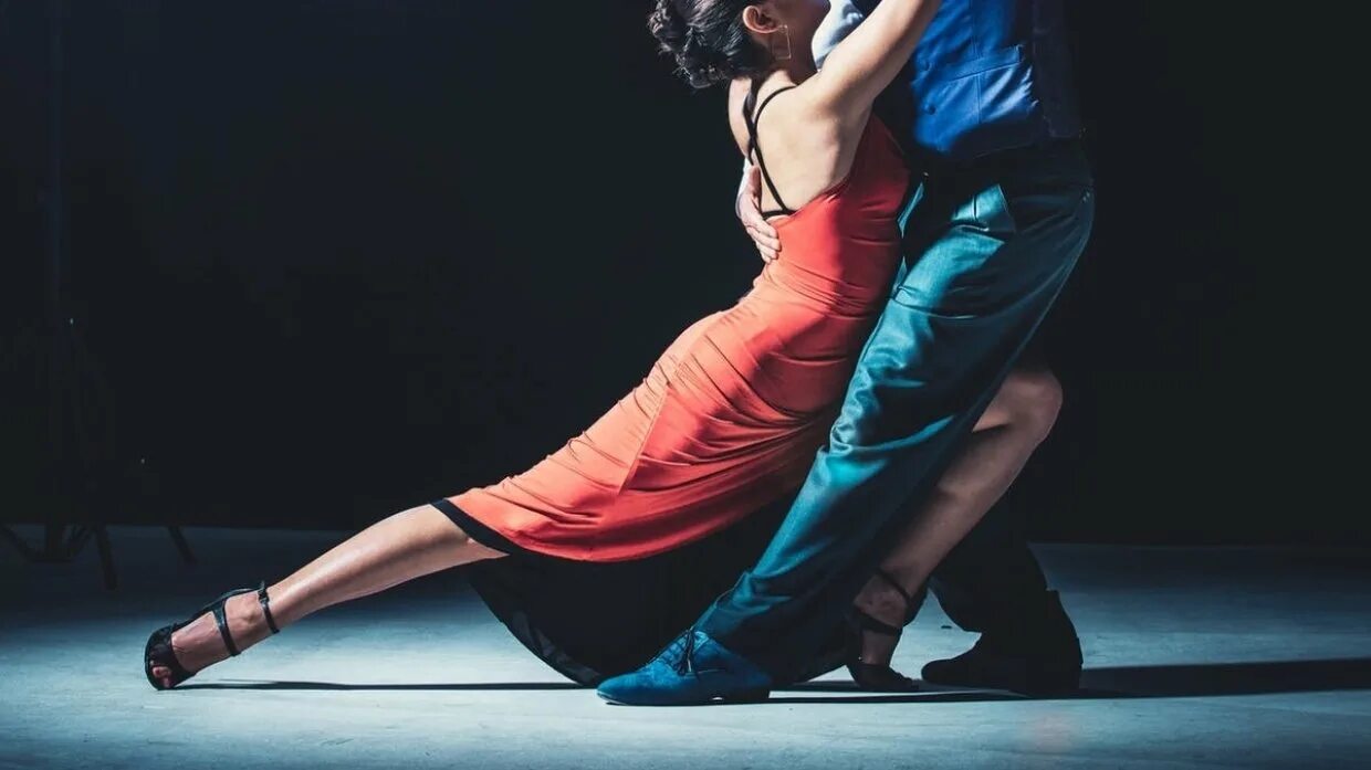 Мы танцуем танго пьем. Танго Эсценарио. Буэнос танго Нижний Новгород. Буэнос Айрес танго. Аргентинское танго с женщиной в Вечернем платье.