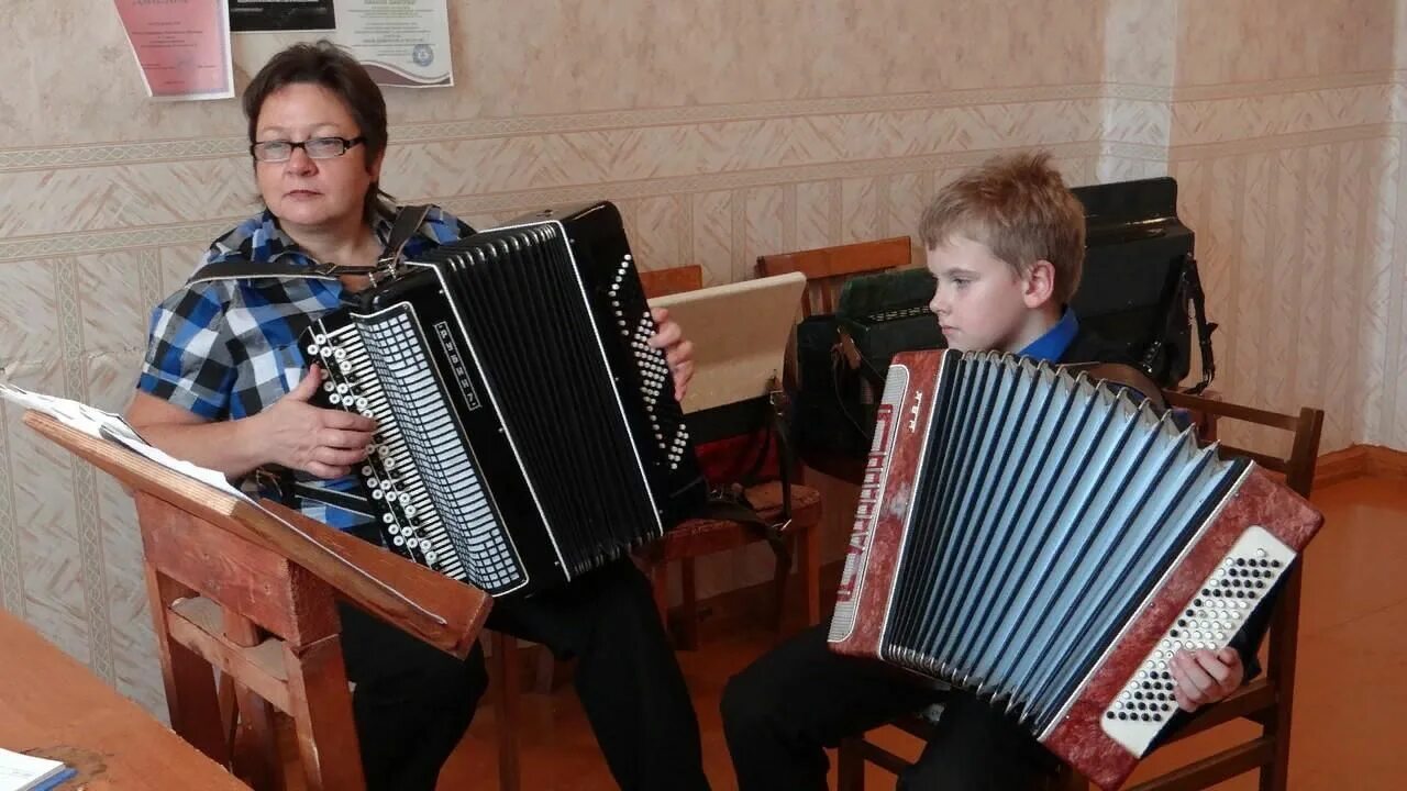 Музыкальная школа класс аккордеон. Ученики аккордеонисты музыкального школы. Концерт класса аккордеона. Преподаватель по классу баяна алма ата. Дмш 5 волгоград.