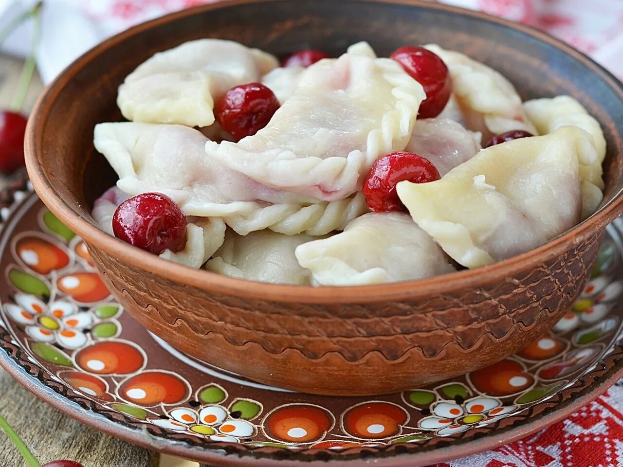 Вареники фото. Вареники. Вареники с вишней. Украинская кухня. Кубанские вареники.