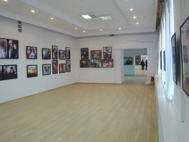 выставочный зал на бульваре гагарина брянск. выставочный зал брянск бульвар.