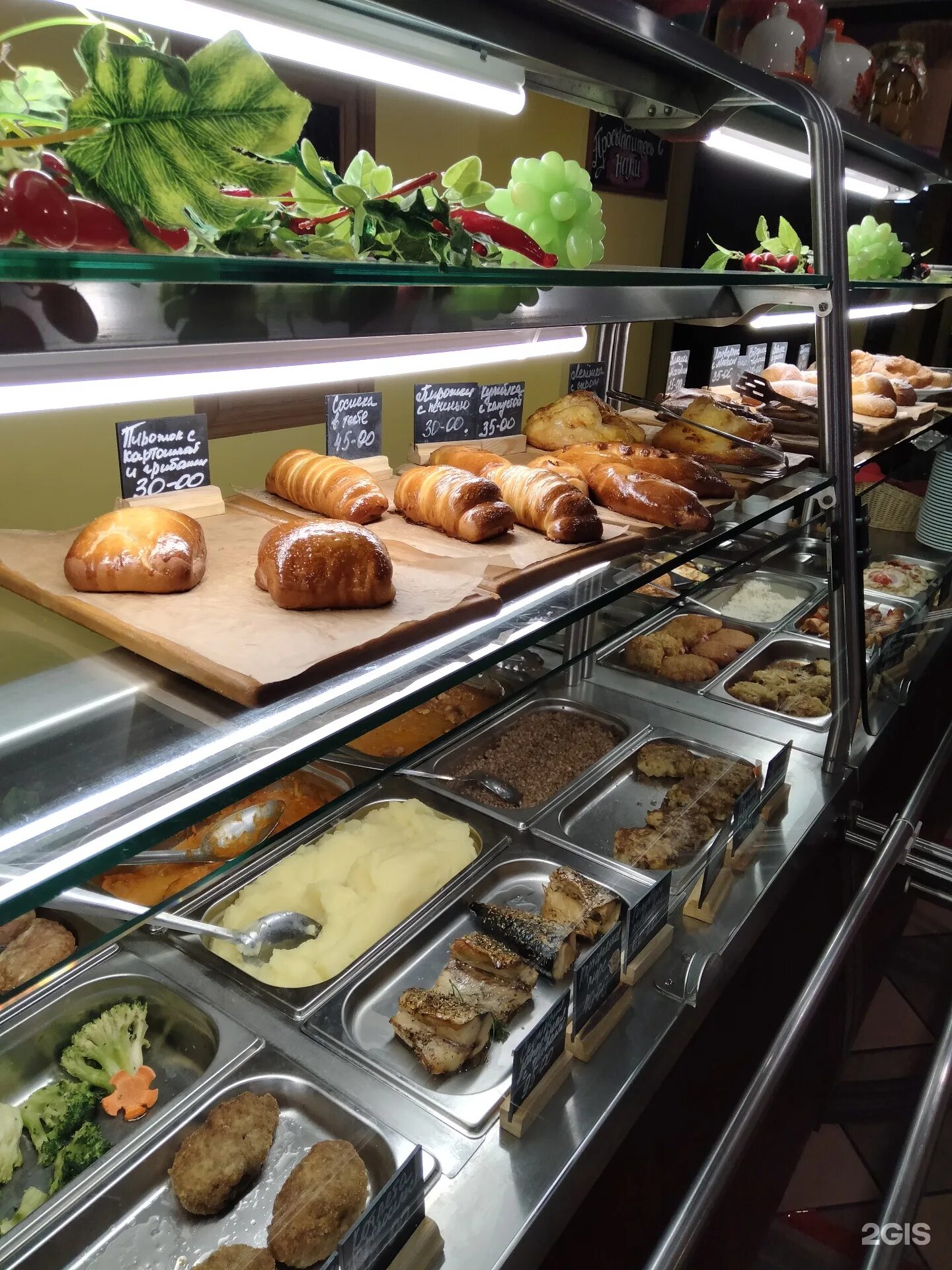 Вкусно и точка ресторан. Адреса кафе вкусно и точка. Макдональдс открыли. Восточное бистро в челябинске кафе. Кафе макдональдс.