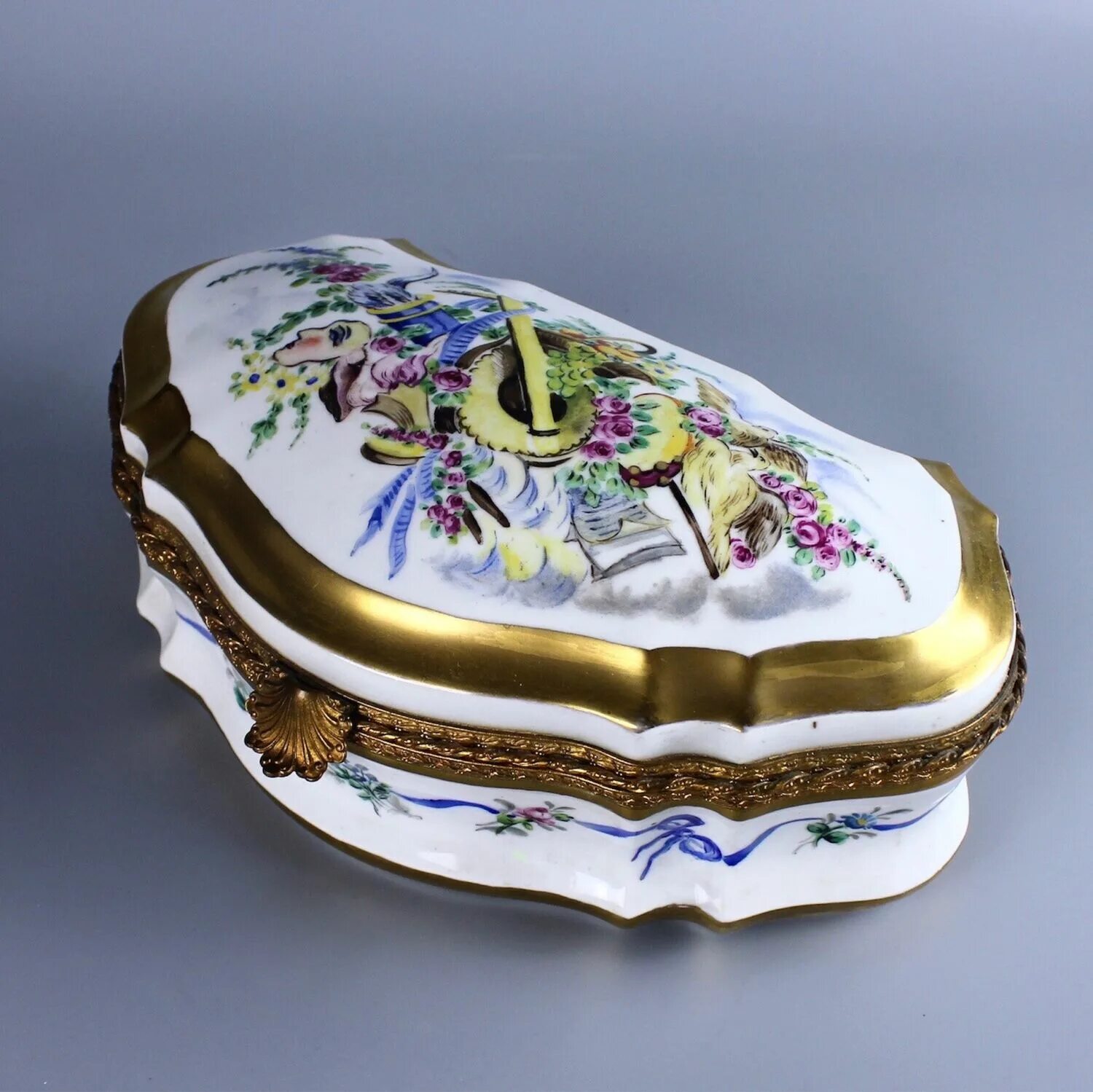 Шкатулка бронза фарфор 19 век севр. Шкатулки мейсен фарфоровые шкатулки. Шкатулка фарфор. Ифз фарфор шкатулка. Фарфоровая шкатулка с цветами.