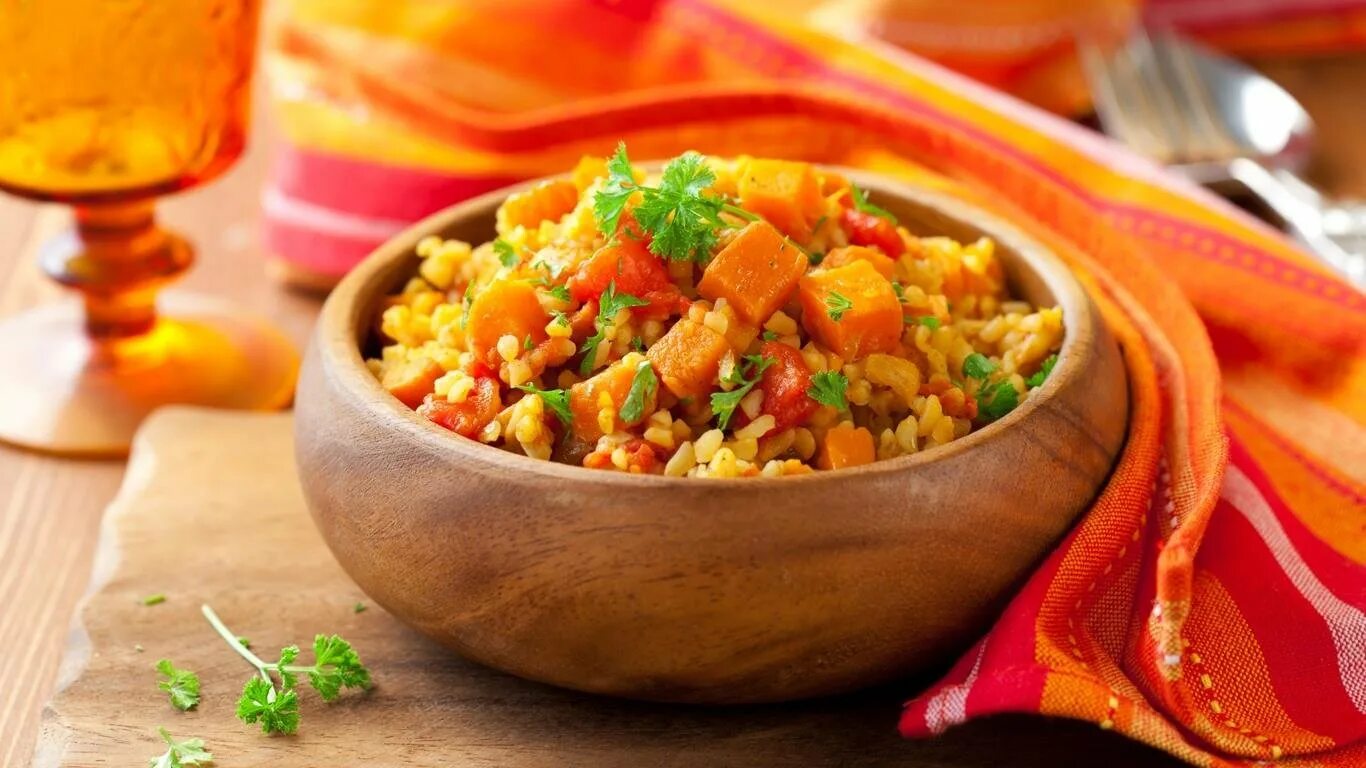 Рис булгур для плова. Булгур плов с курицей. Суп чечевица булгур. Постный булгур. Булгур томленый с овощами.