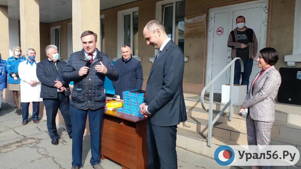 Сотрудники скорой помощи в Орске. Урал 56 Орск главный. Главный врач скорой помощи Оренбург.