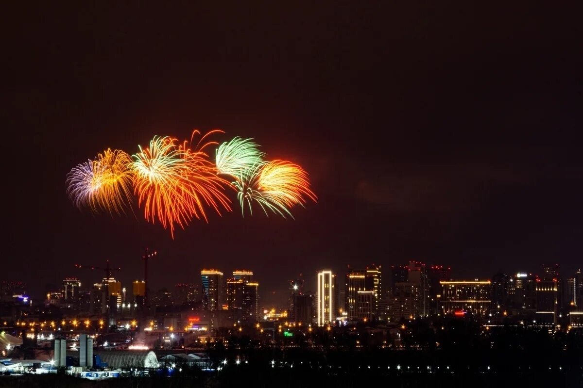 День города владимира 2018. Салют победы якутск. День города мэрия. День города владимир. Салют уфа день города.