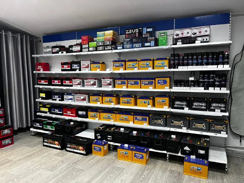 автомобильный аккумулятор фото. аккумулятор с индикатором на дизель пускной ток 100. аккумулятор на дизель пусковой ток 1000. аккумуляторы авто ток. пусковой ток у акб 62.